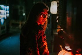 美丽的亚洲日本女孩街道肖像图片