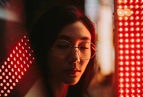 美丽的亚洲日本女孩街道肖像图片