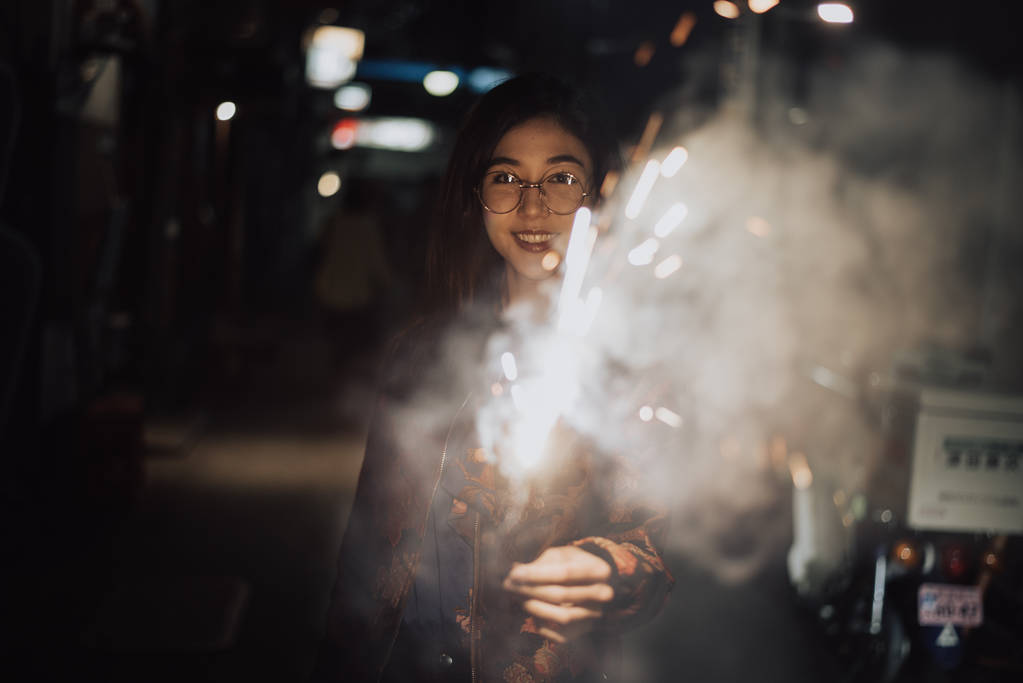美丽的亚洲日本女孩街道肖像图片