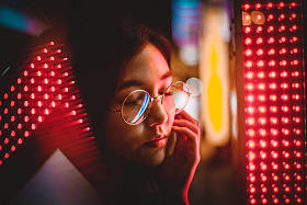 美丽的亚洲日本女孩街道肖像