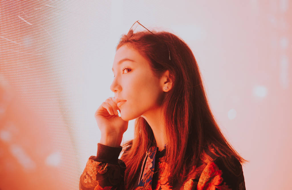 美丽的亚洲日本女孩街道肖像