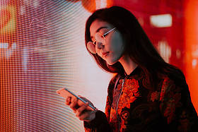 美丽的亚洲日本女孩街道肖像图片