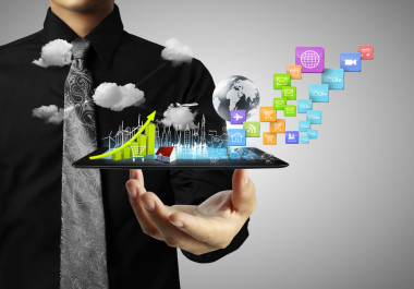 触摸平板在手中图片