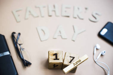 父親節(jié)。米色背景的男士飾品。2018年6月17日國(guó)際假日