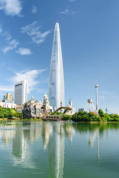 湖中倒映白色摩天大樓的美景, 首爾