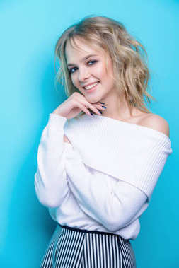 可愛的年輕女圖片