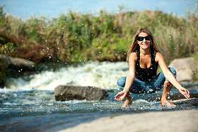 美丽的女孩户外图片