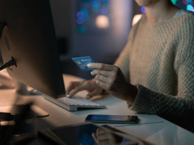 網(wǎng)上購物的女人圖片