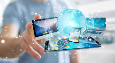 連接科技設(shè)備和圖標(biāo)應(yīng)用 3d re 的商人