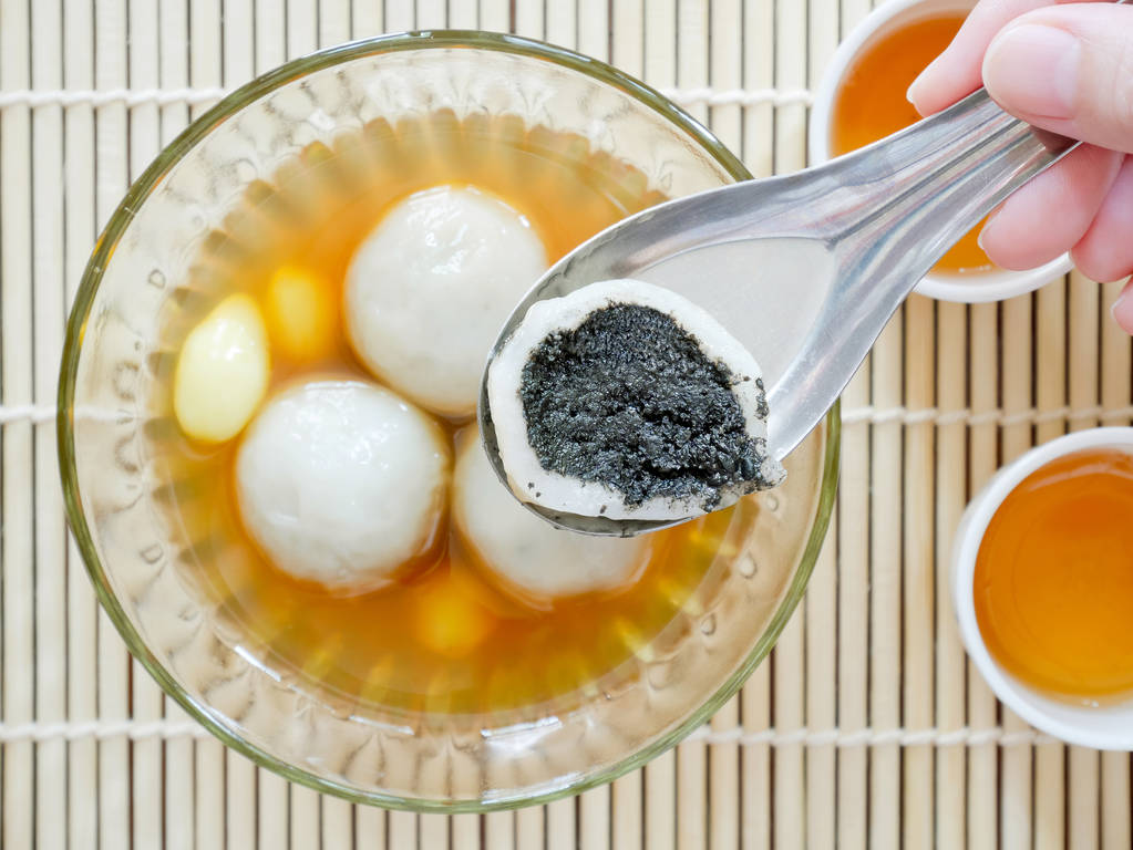 黑芝麻甜糯米球 黑芝麻甜糯米球