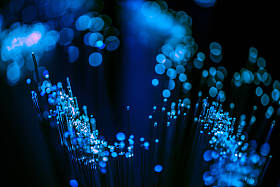 发光蓝纤维光学纹理背景的选择性聚焦