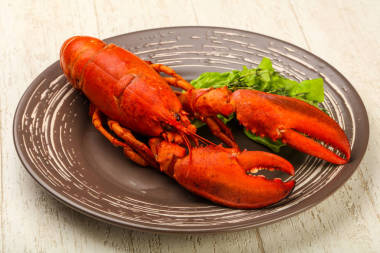 可口美食-準(zhǔn)備吃的水煮龍蝦圖片