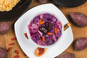 银耳紫甘薯汤、红枣、枸杞图片