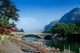 李河岩溶山区风景照片
