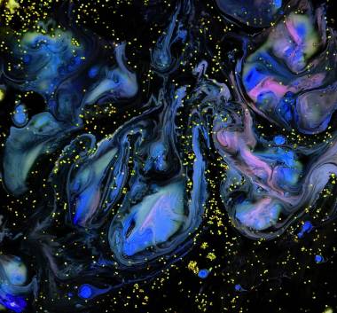 抽象大理石黑色蓝白色漆和金色闪光背景。大理石花纹丙烯酸质感