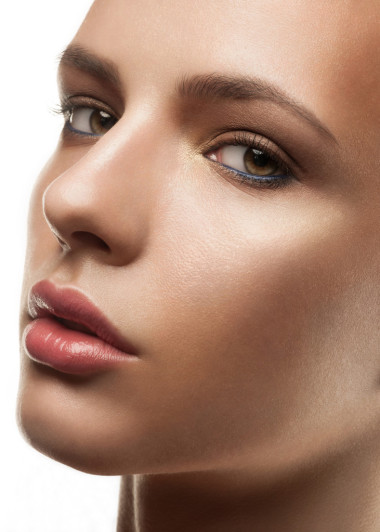 時尚化妝的女人