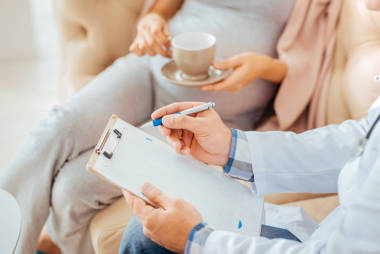 預(yù)約期間醫(yī)生的特寫(xiě)圖片