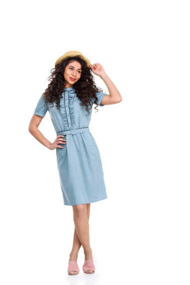 时尚的年轻女子在 canotier 帽子隔离白色