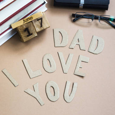 父親節(jié)。米色背景的男士飾品。2018年6月17日國(guó)際假日