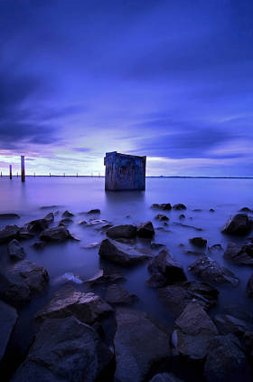 长时间曝光的大海和岩石 照片