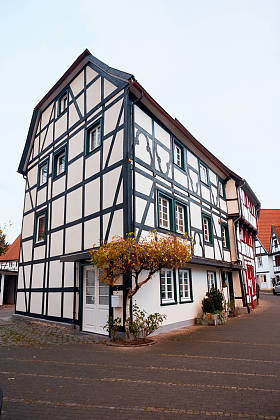 老传统大厦在德国。木材和塑料的房子