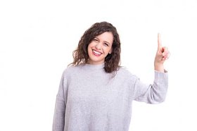 摄影棚拍摄的一个美丽的年轻休闲妇女孤立在白色背景