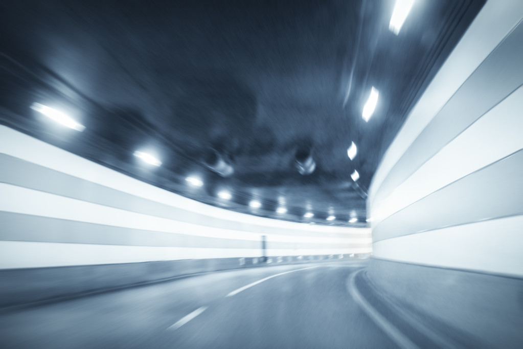 弯曲的隧道背景图片 弯曲的隧道背景图片