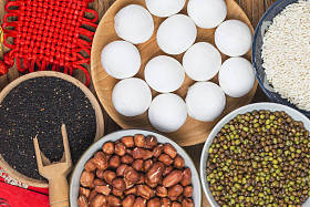 Glutinous rice balls? Chinese lantern