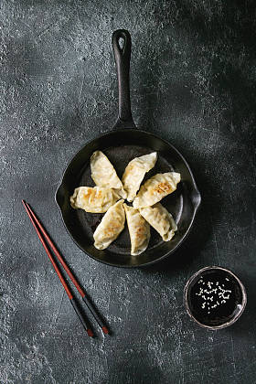 Gyozas 锅贴亚洲饺子