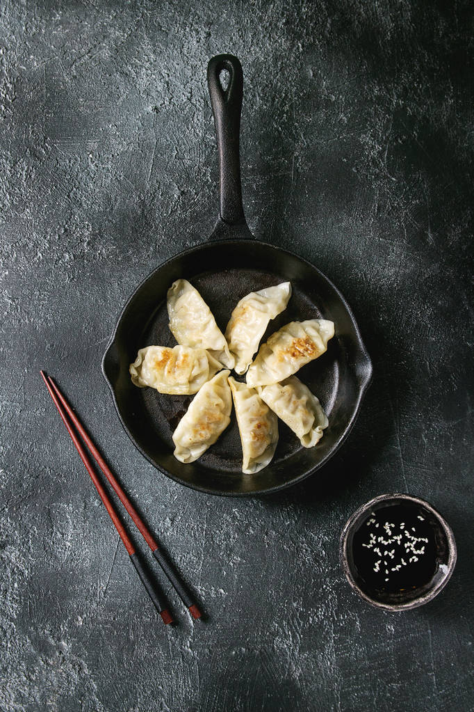 Gyozas 锅贴亚洲饺子