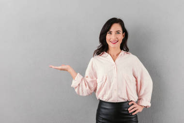 一位快乐的女实业家的肖像图片