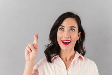 站在一個微笑著的女商人的肖像