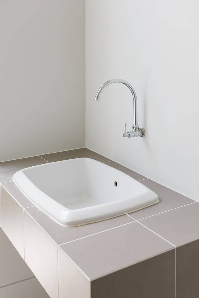 柜台上的现代水槽 柜台上的现代水槽