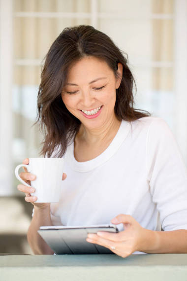 微笑亞洲女人的畫像