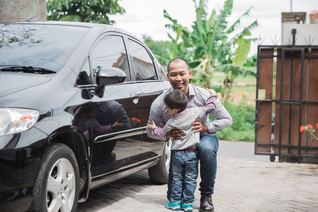 下班后欢迎爸爸回家