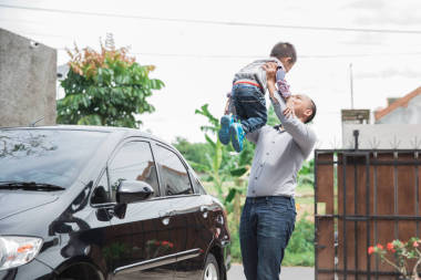 下班后欢迎爸爸回家