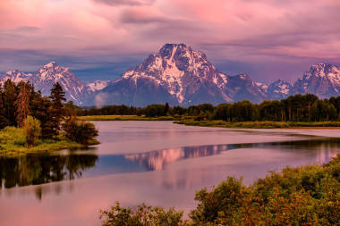 大提頓山從故道彎曲在蛇河日出。大提頓國家公園, 懷俄明州, 美國