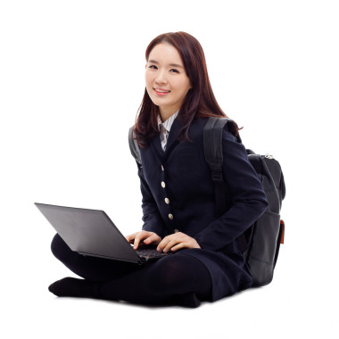 永漂亮亚洲学生学习惠特笔记本电脑