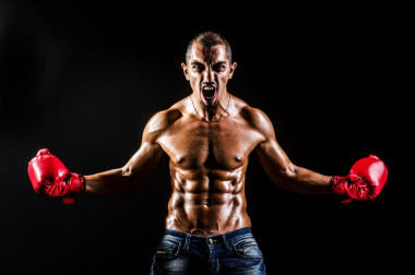 拳击手套的年轻人图片