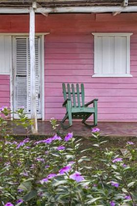 在首页上古巴摇椅图片