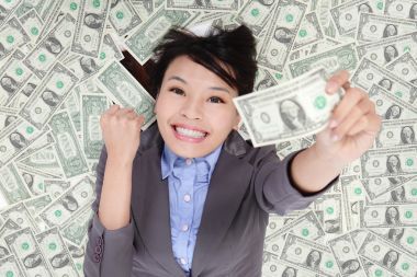 業(yè)務(wù)的女人激動(dòng)的躺在床上的錢(qián)