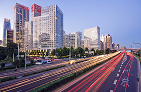 在夜间交通图片