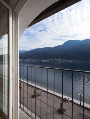 视图与湖从公寓