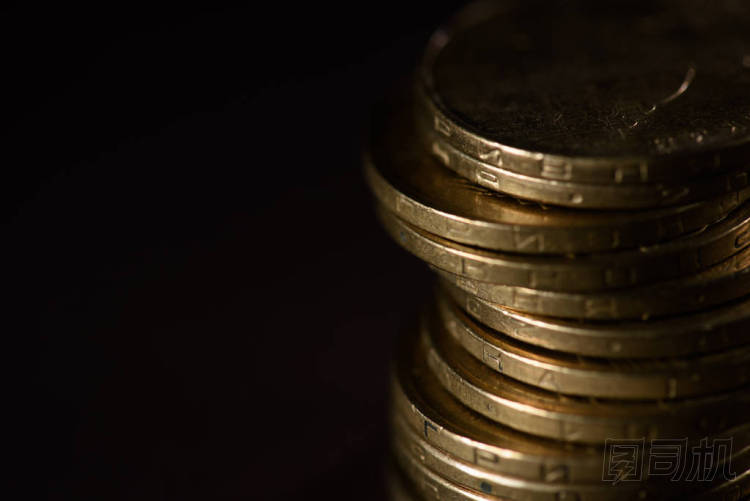 黑色的硬幣堆的特寫視圖