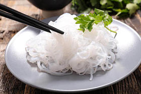 木桌 shirataki 面白盘子, 特写