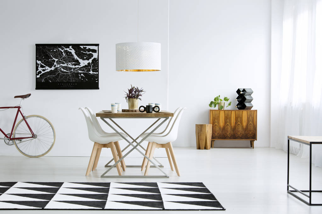 黑色和白色餐厅图片