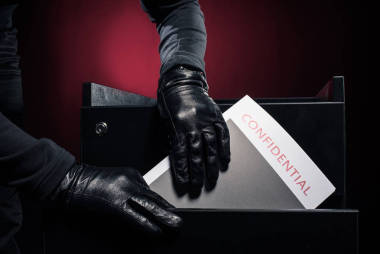 竊取絕密文件的人特寫圖