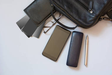 筆記本電腦肩袋, 移動(dòng), 筆記本, 鋼筆和男士配件的藍(lán)色業(yè)務(wù)。平躺