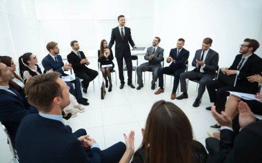 教练带领的会话与业务团队.图片