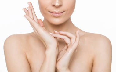 美麗女人的肖像。美容和水療。皮膚護理的概念